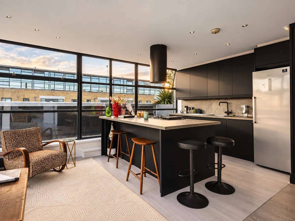 Ferry Lane, Brentford, TW8, photo 3