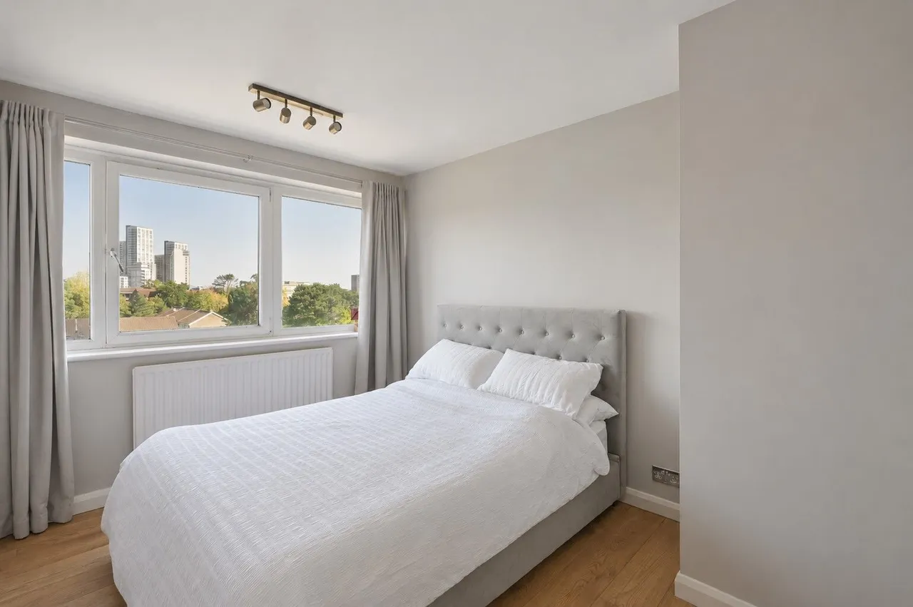 24 Craigmore Tower, Guildford Road, Woking, photo 7