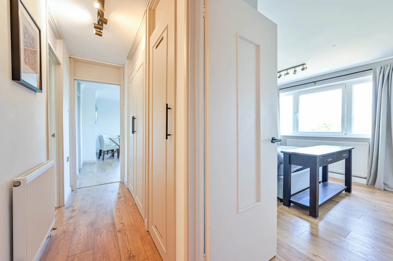 24 Craigmore Tower, Guildford Road, Woking, photo 6