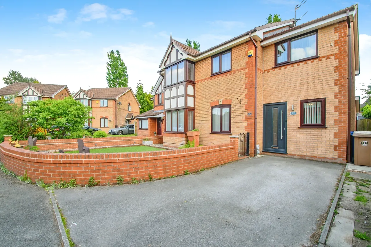 6 bed house for sale, Bishops Meadow, Manchester, M24