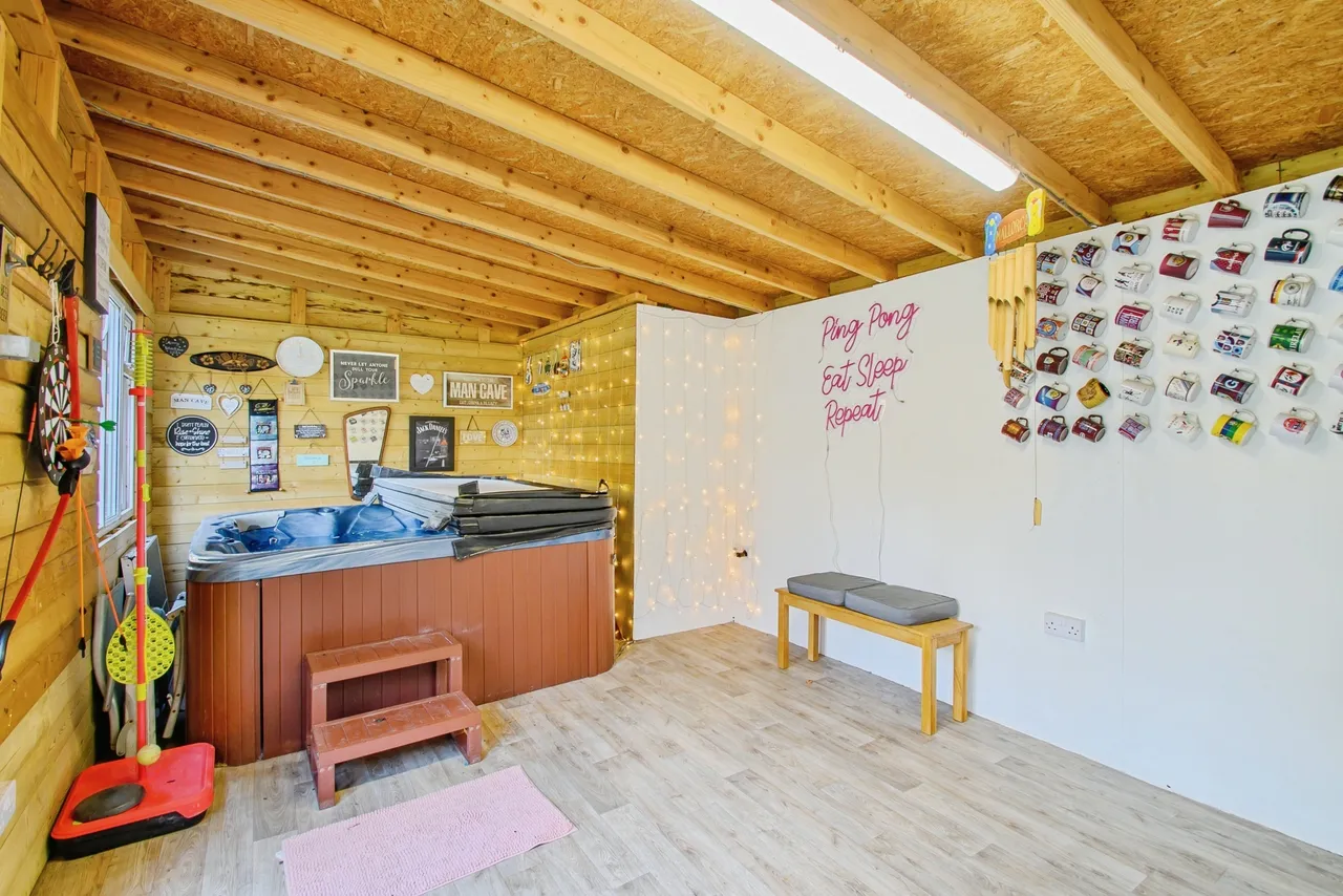Bishops Meadow, Manchester, M24, photo 19