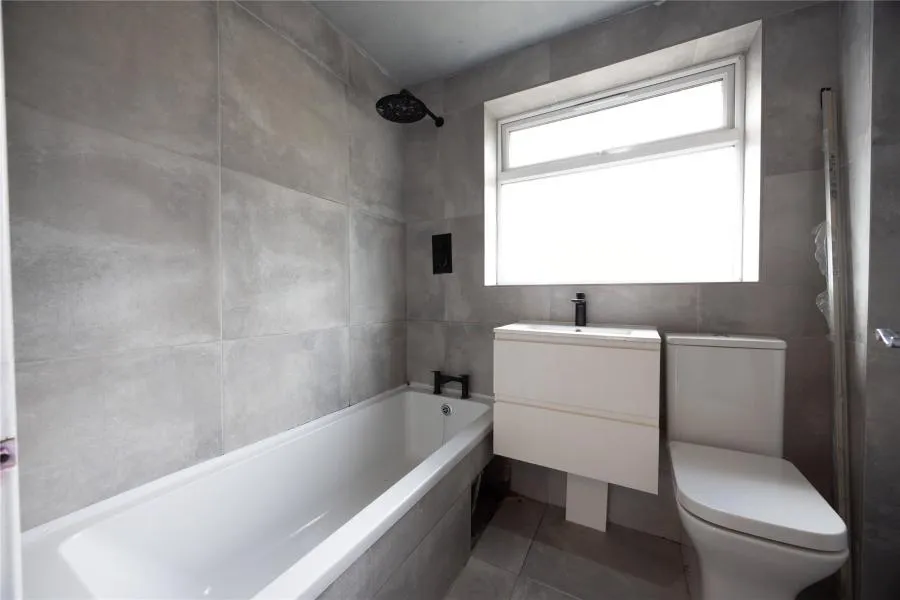 Churchill Grove, Tewkesbury, GL20, photo 2