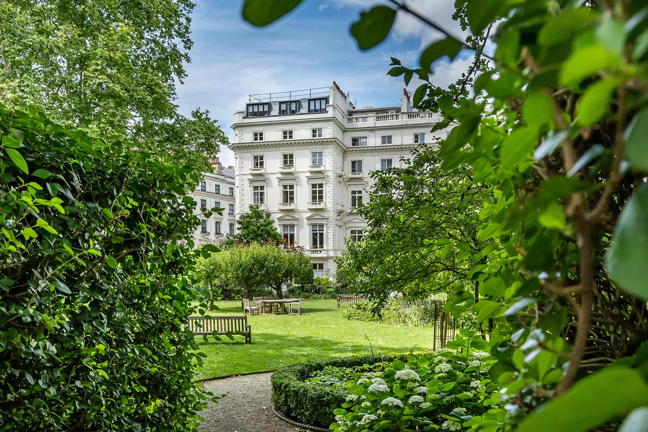 4 bed flat for sale — Cleveland Square, London, W2
