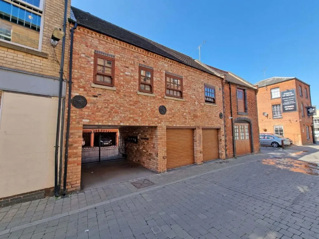 2 bed flat for sale, Drury Lane, Town Centre