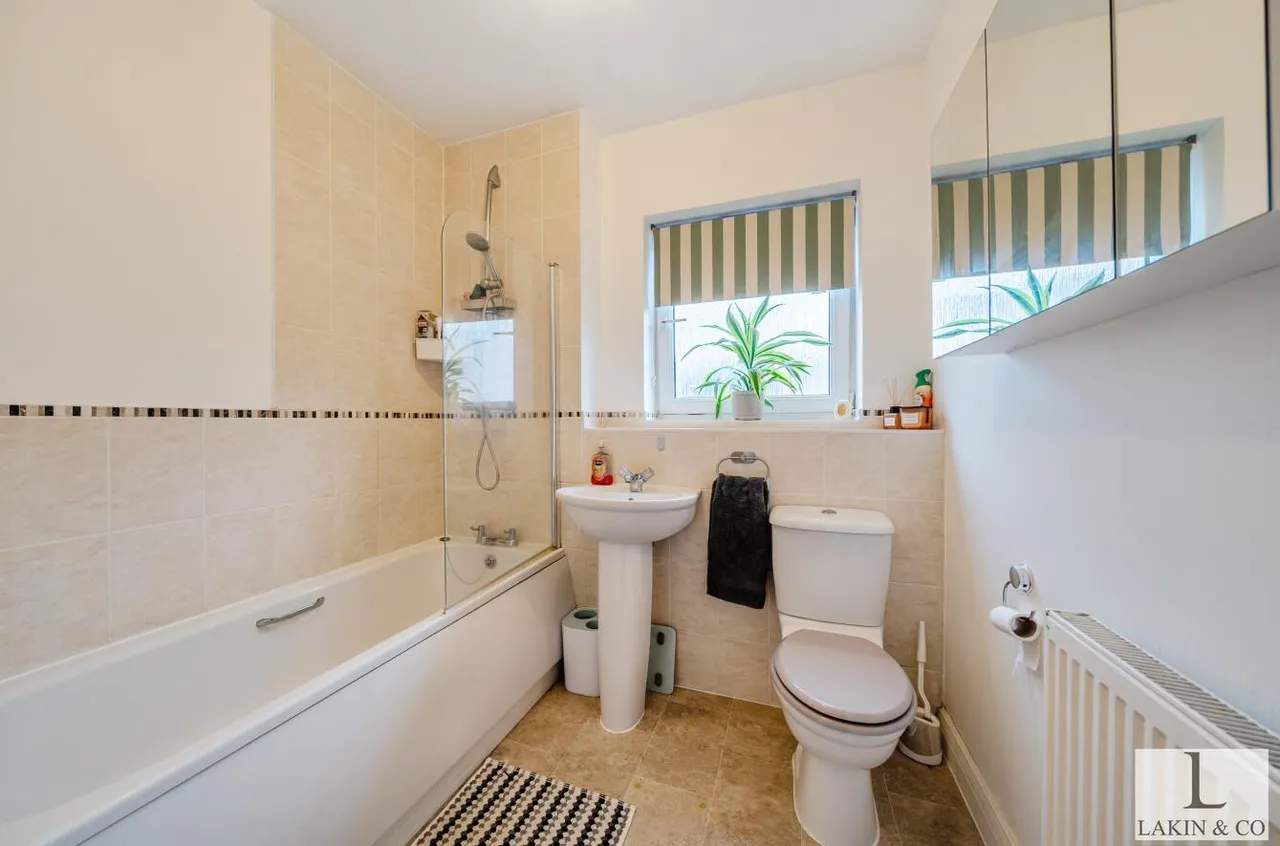Crosby Gardens, Uxbridge, UB8 1GS, photo 9