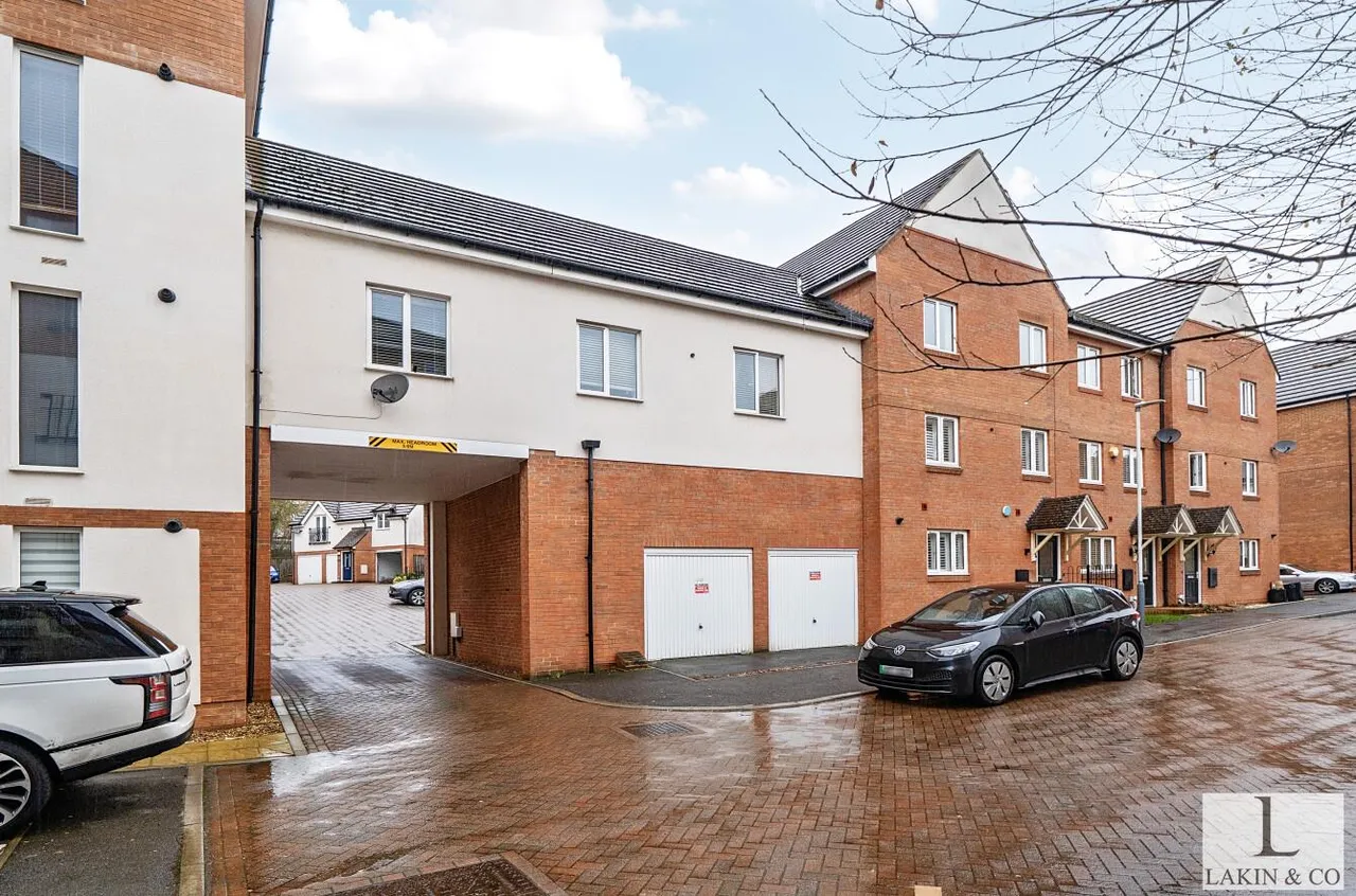 Crosby Gardens, Uxbridge, UB8 1GS, photo 11