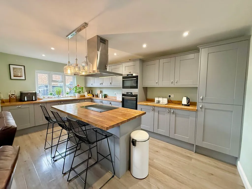 Luton Road, Dunstable LU5 4LE, photo 5