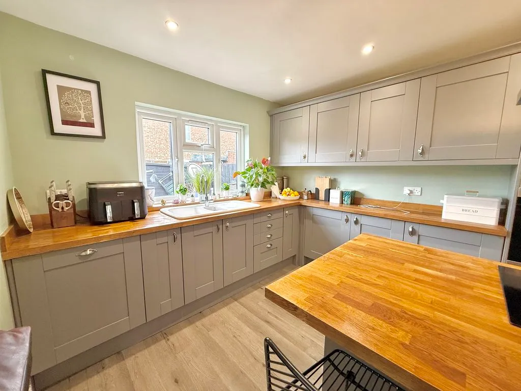 Luton Road, Dunstable LU5 4LE, photo 7