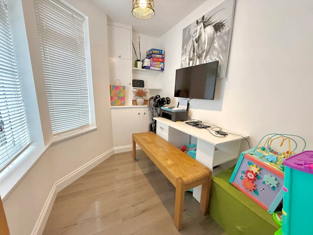 Luton Road, Dunstable LU5 4LE, photo 11