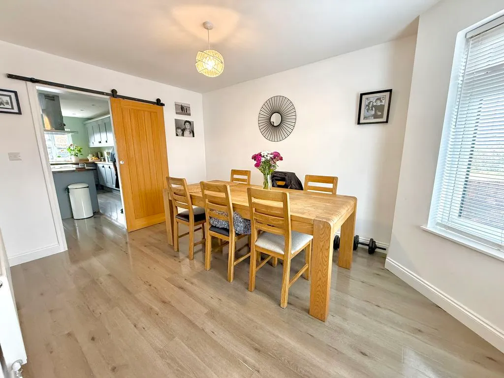 Luton Road, Dunstable LU5 4LE, photo 4