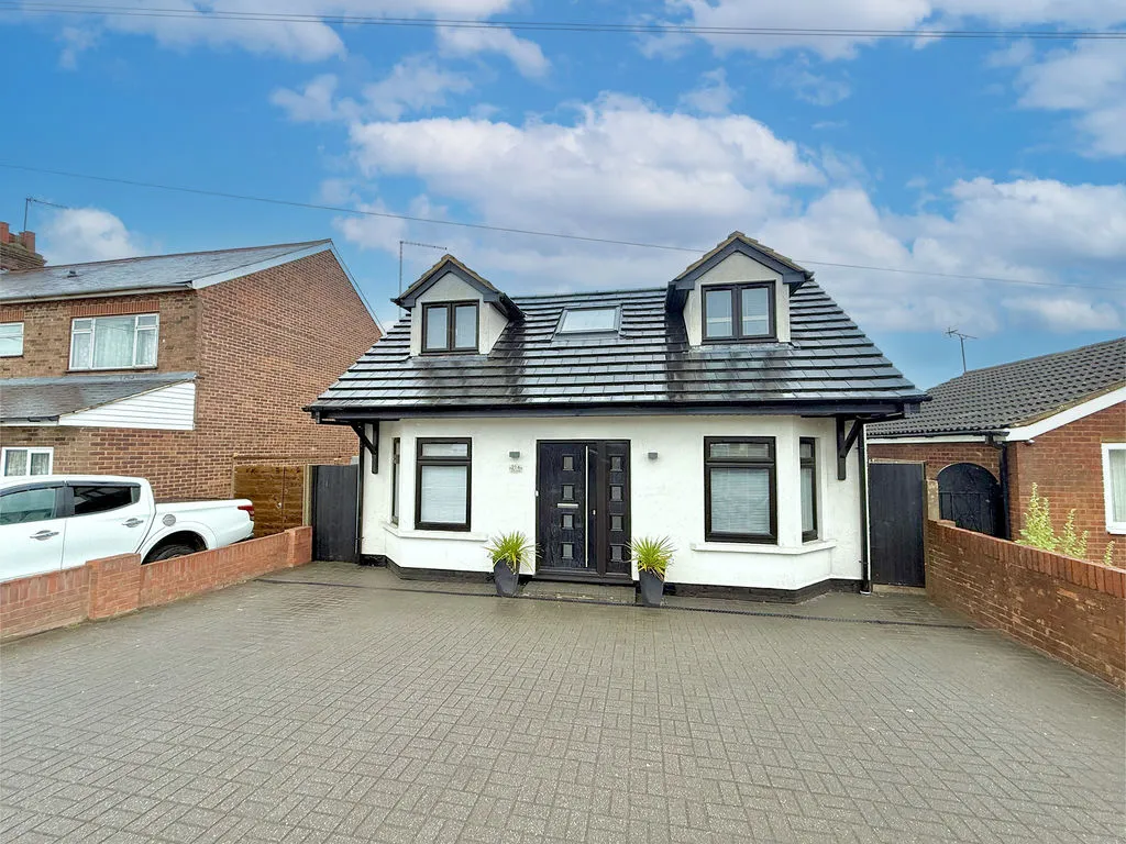3 bed house for sale — Luton Road, Dunstable LU5 4LE