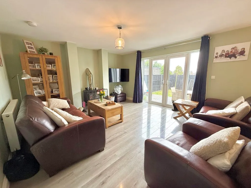 Luton Road, Dunstable LU5 4LE, photo 10