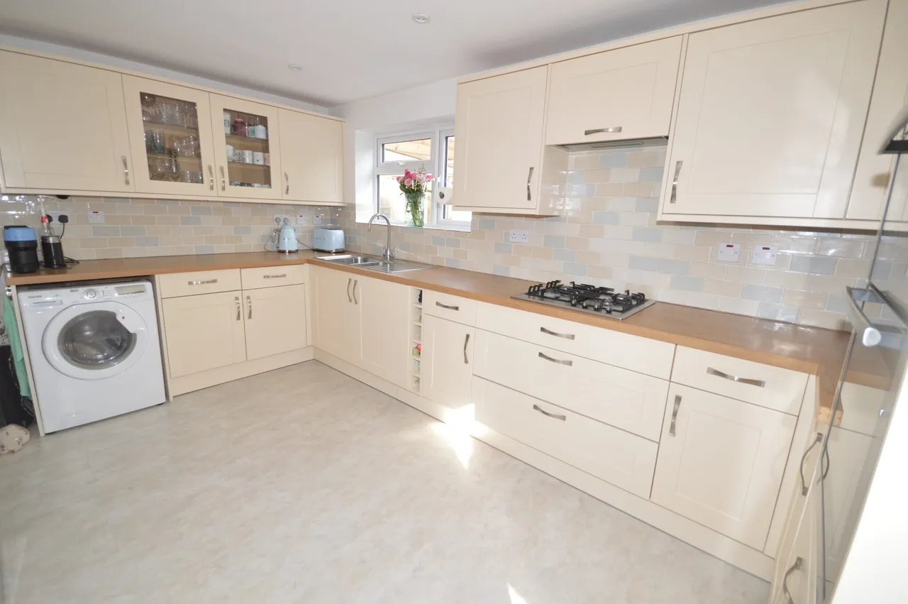 Tring Road, Wendover, HP22, photo 9