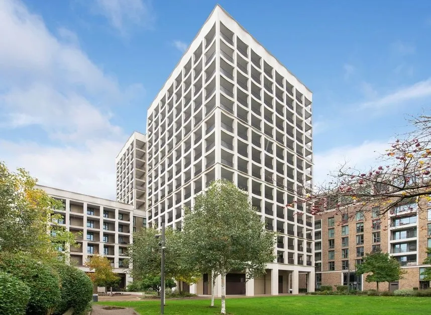 3 bed flat to rent — Schooner Road, Royal Wharf, E16