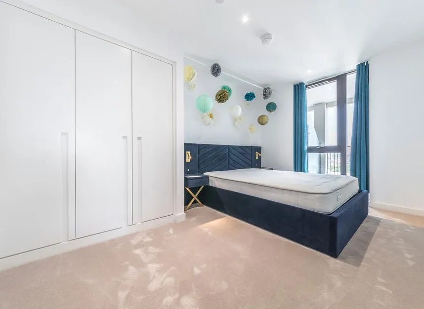 Schooner Road, Royal Wharf, E16, photo 8