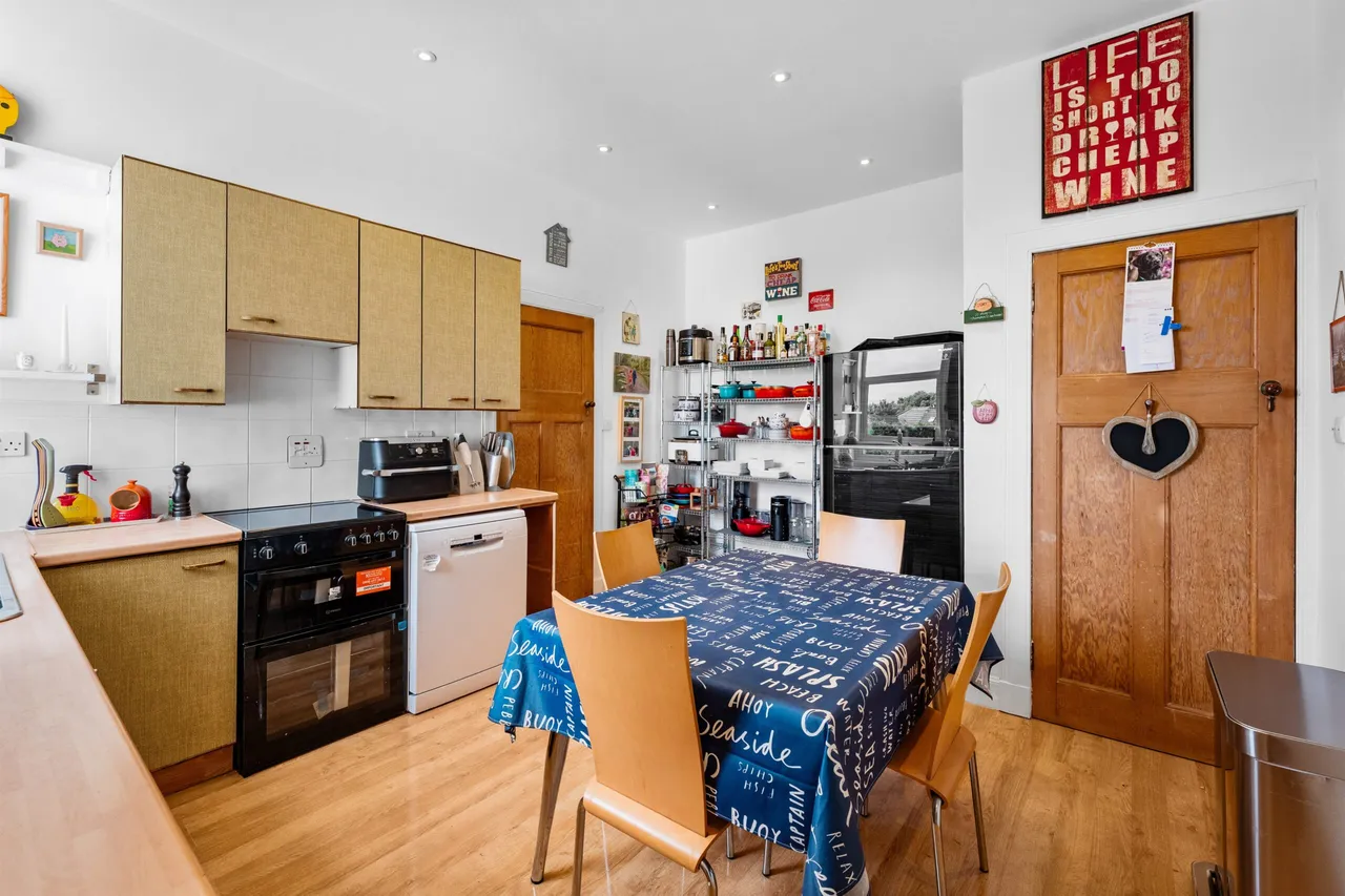 Huntly Avenue, Giffnock, photo 10