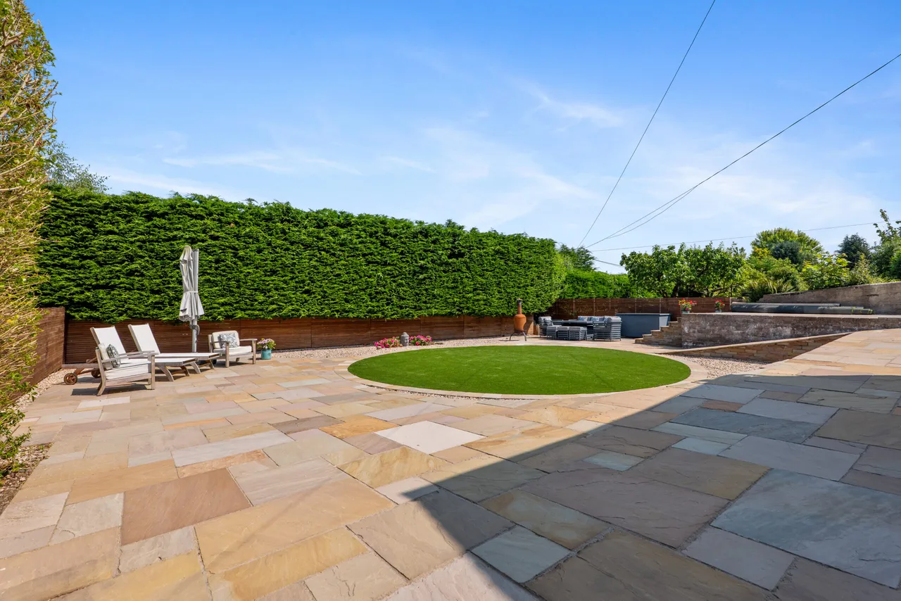 Huntly Avenue, Giffnock, photo 24