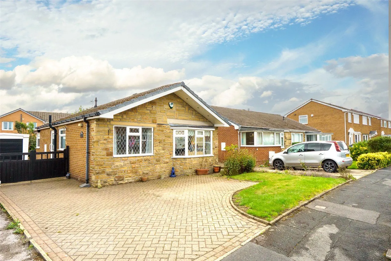 2 bed house for sale, Burton Acres Way, Highburton, HD8