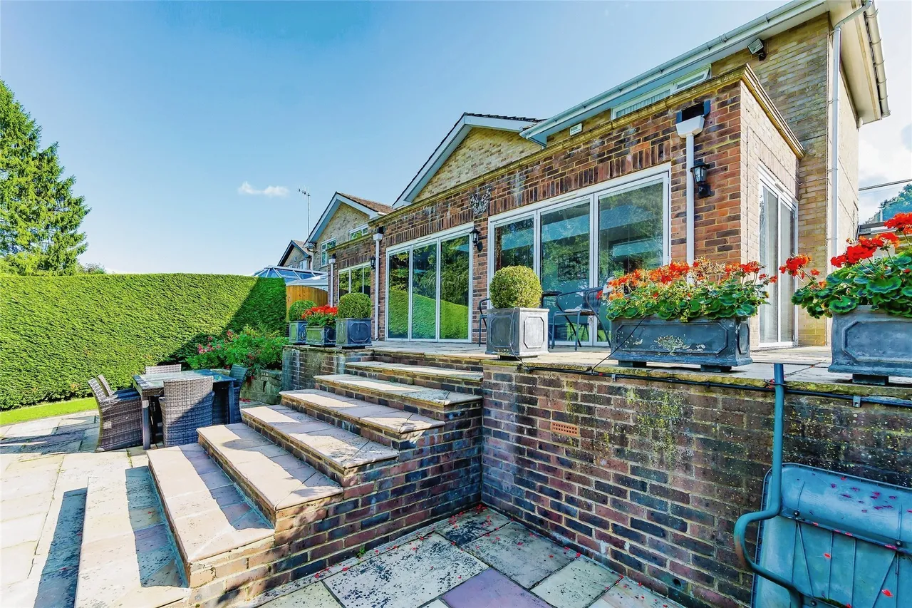 Goatsfield Road, Tatsfield, Westerham, Surrey, TN16, photo 30