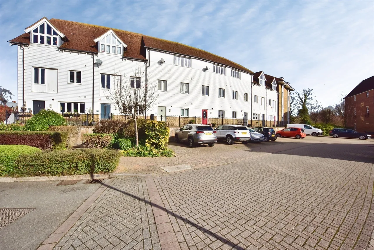 4 bed house for sale, Medway Court, Aylesford, ME20