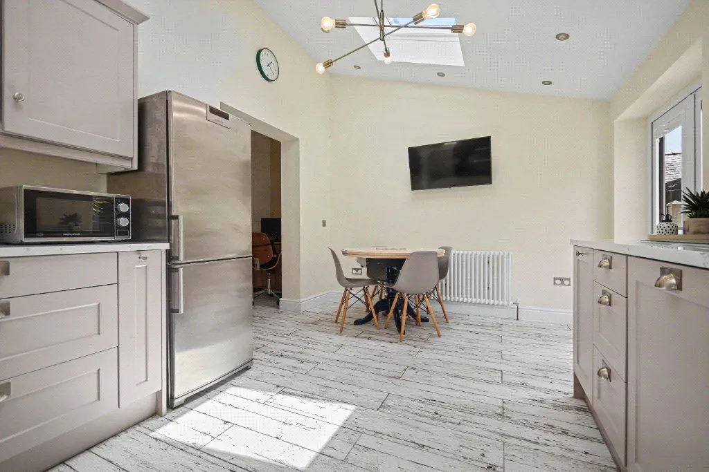 Aberford Road, Wakefield, WF1, photo 9