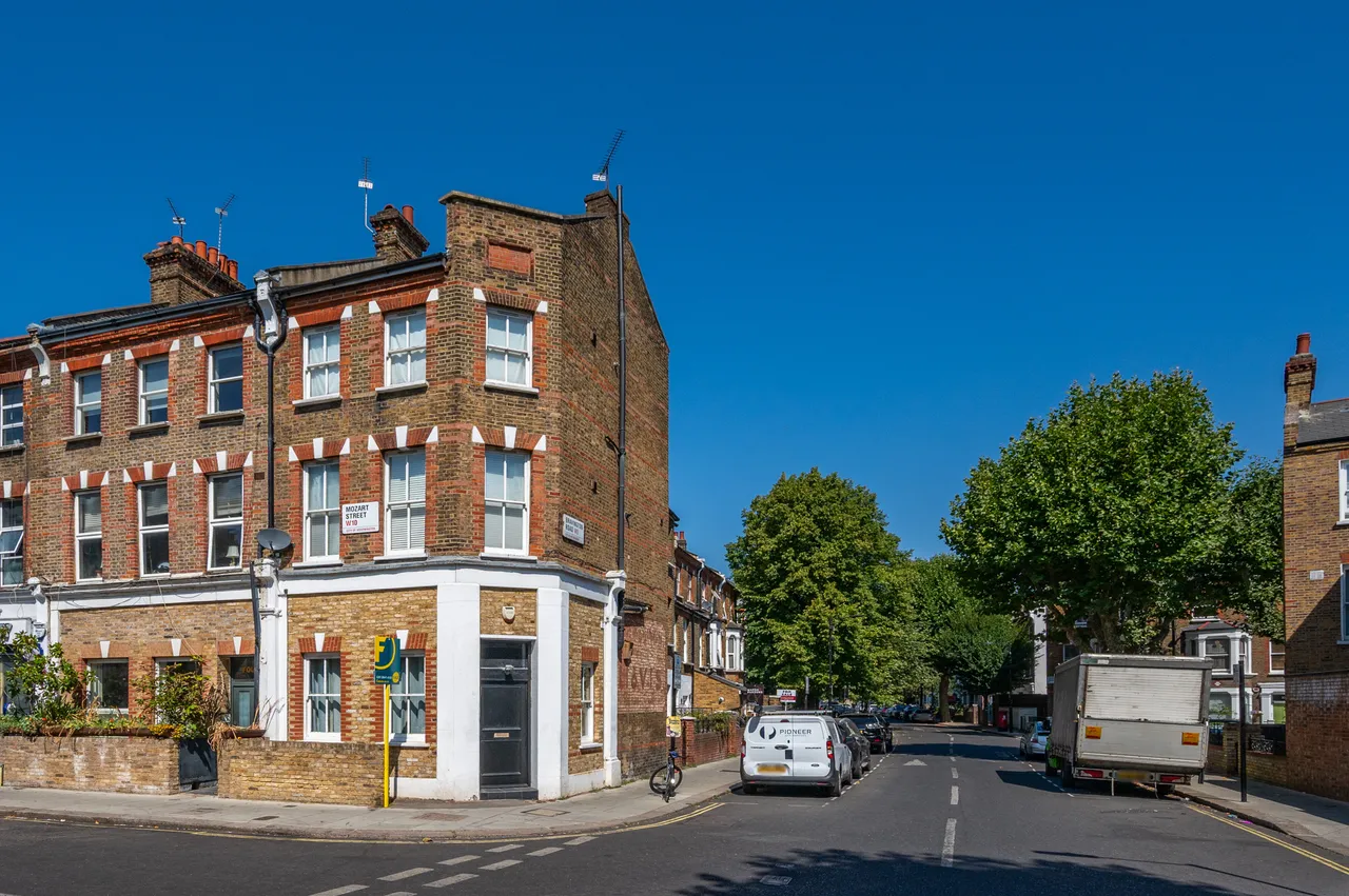 2 Mozart Street, London, photo 8