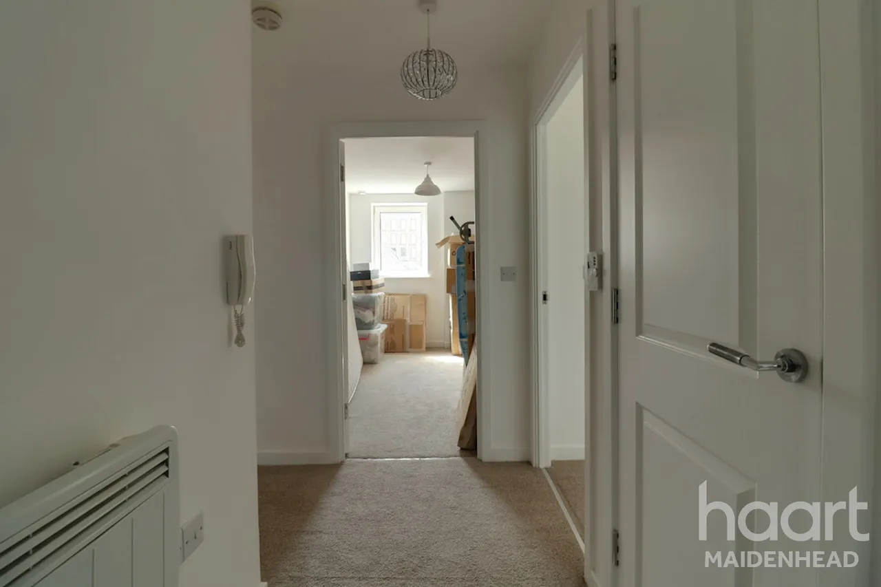 Grays Place, Slough, SL2, photo 3