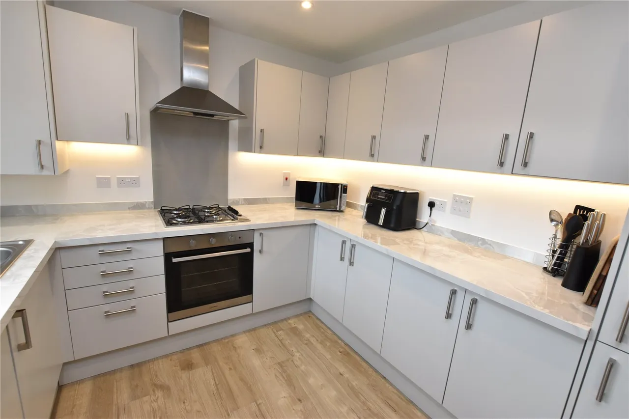 Canada Avenue, Farnborough, Hampshire, GU14 0FJ, photo 6