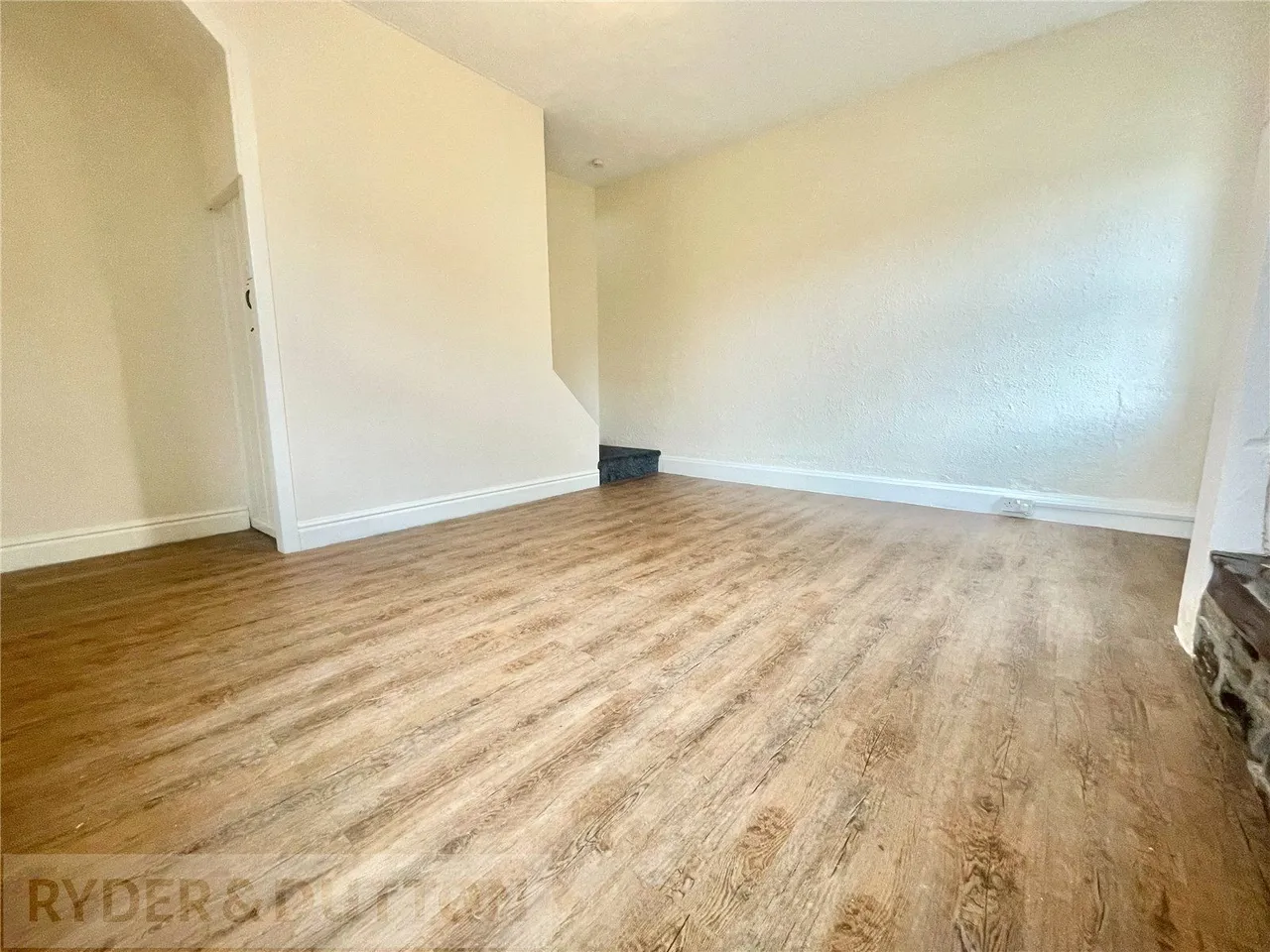 York Street, Glossop, SK13, photo 6