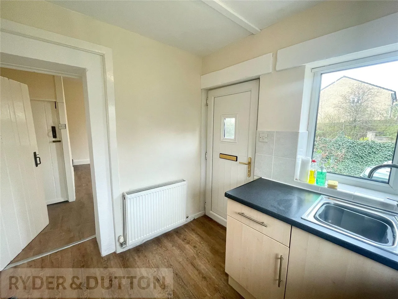 York Street, Glossop, SK13, photo 4