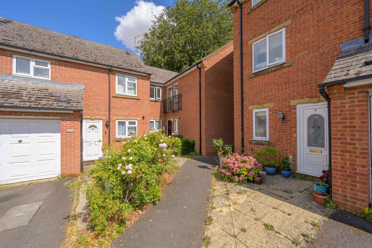 Plough Close, Kettering, NN14, photo 2