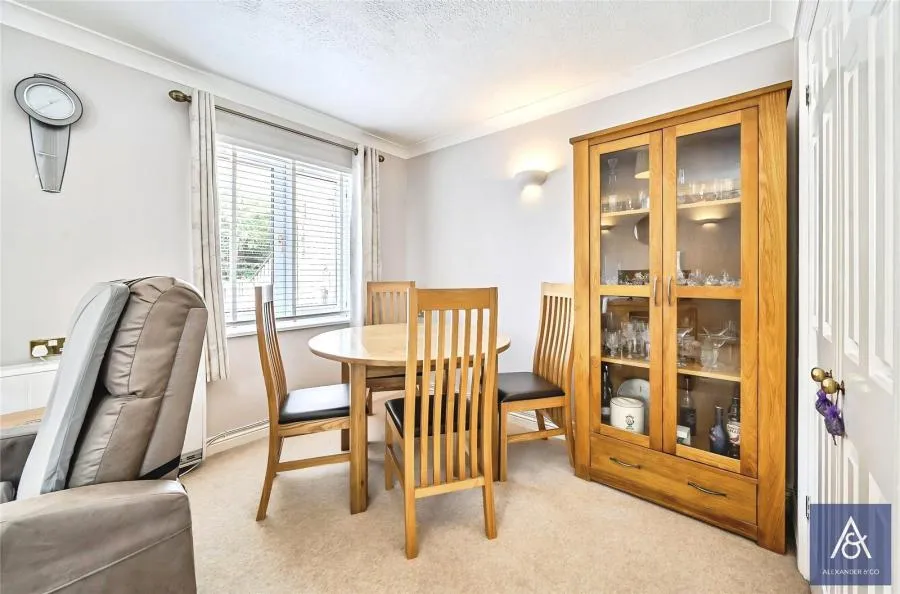High Street, Brackley, NN13, photo 6
