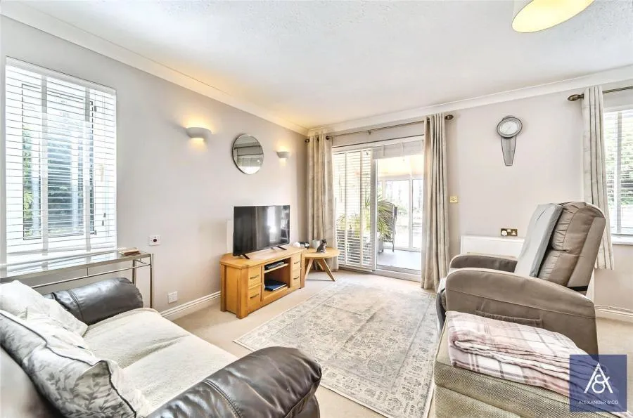 High Street, Brackley, NN13, photo 2