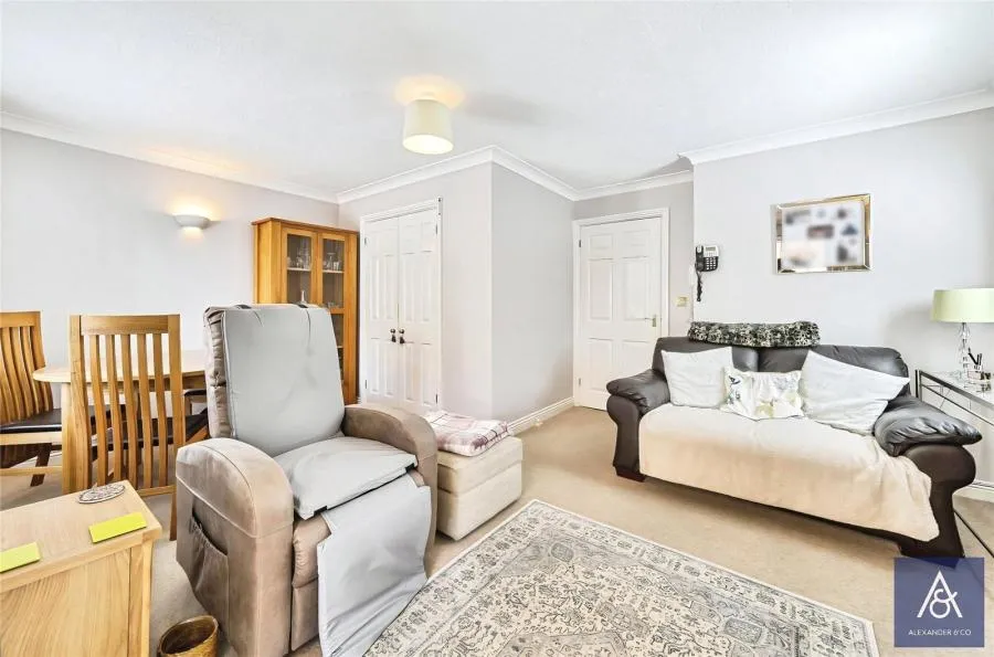 High Street, Brackley, NN13, photo 5