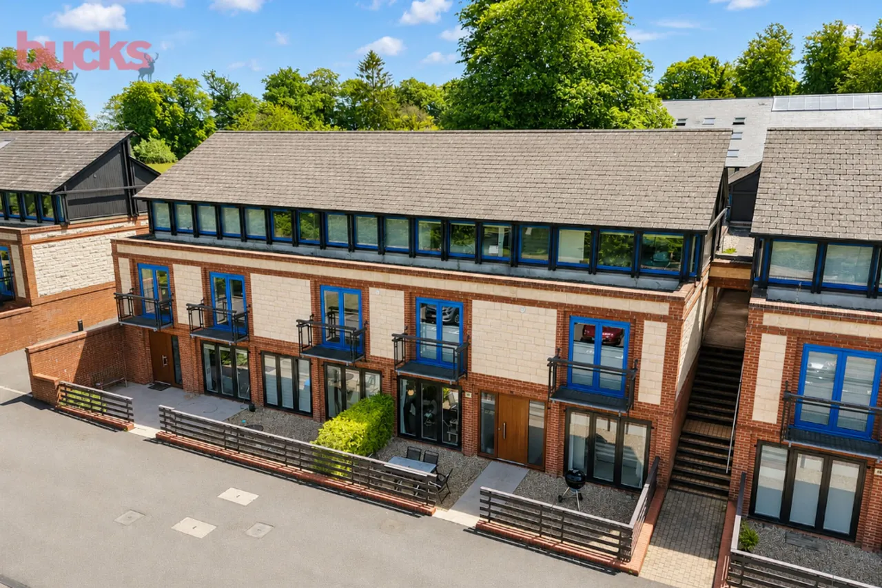 1 bed flat for sale — Four Ashes Road, Cryers Hill, HP15