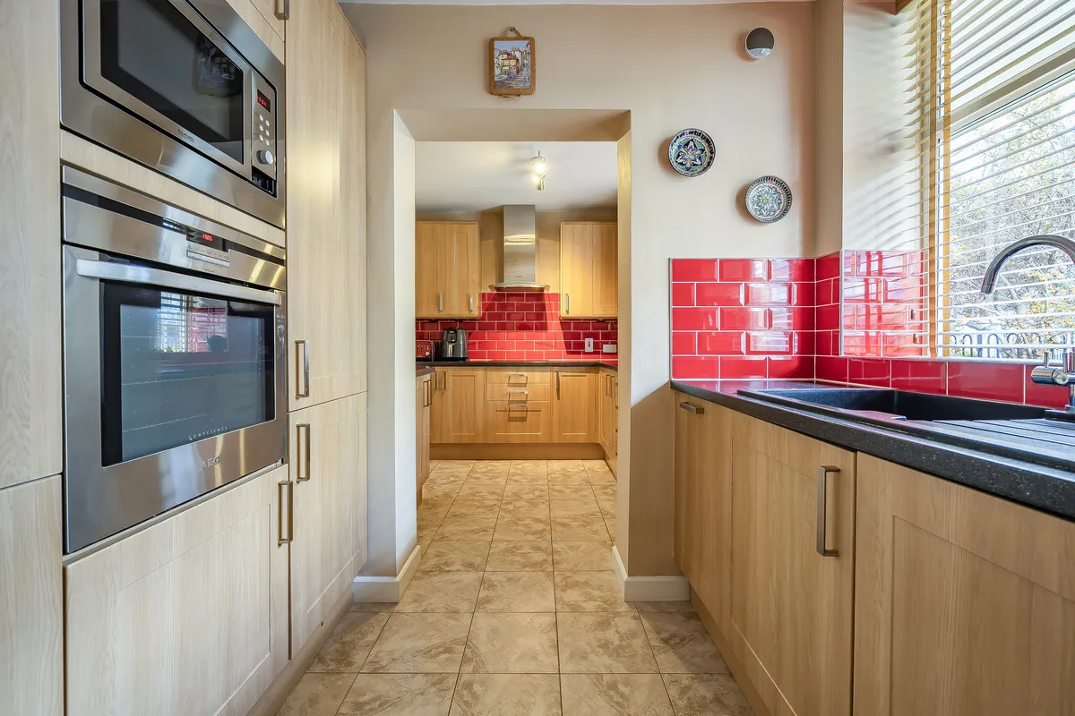 London, SE16 5HB, photo 9