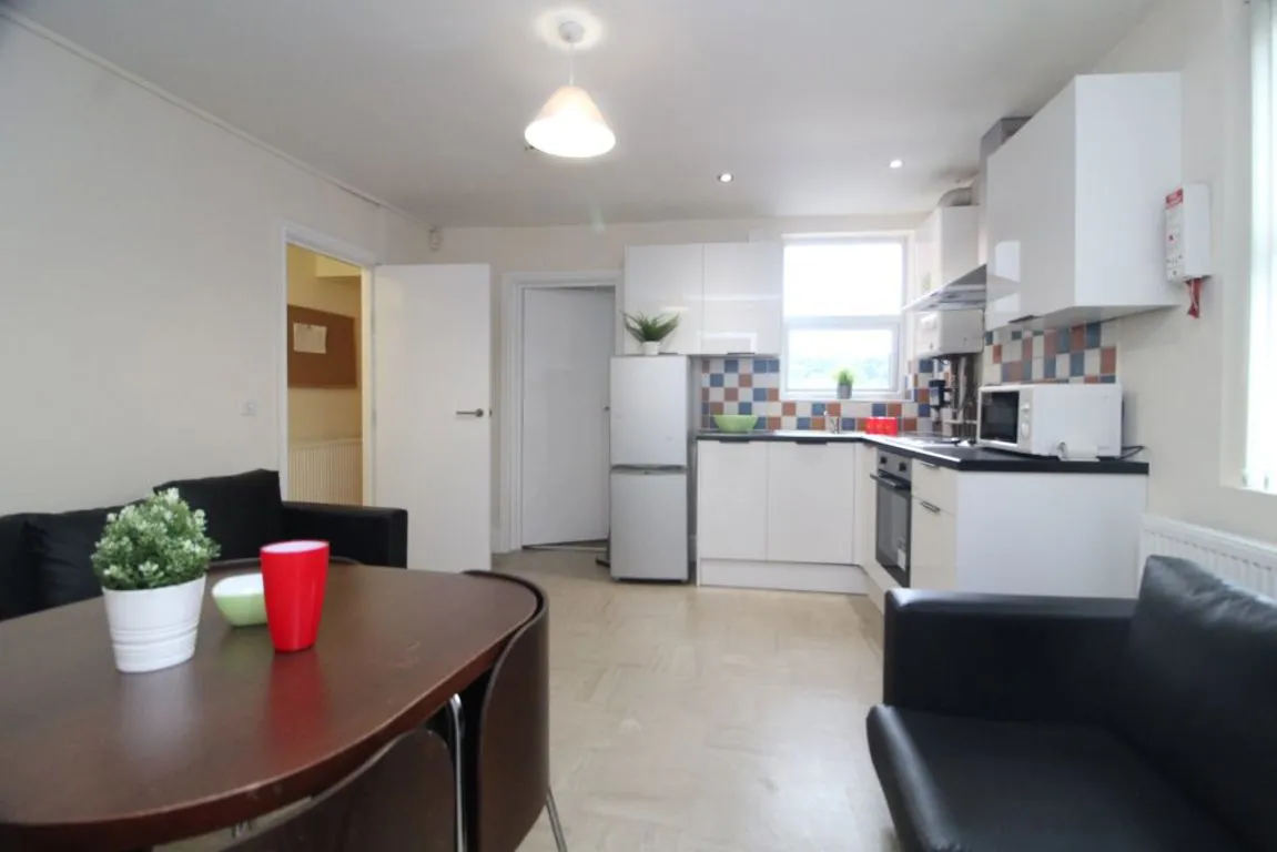 Page Hall Rd, S4, photo 2