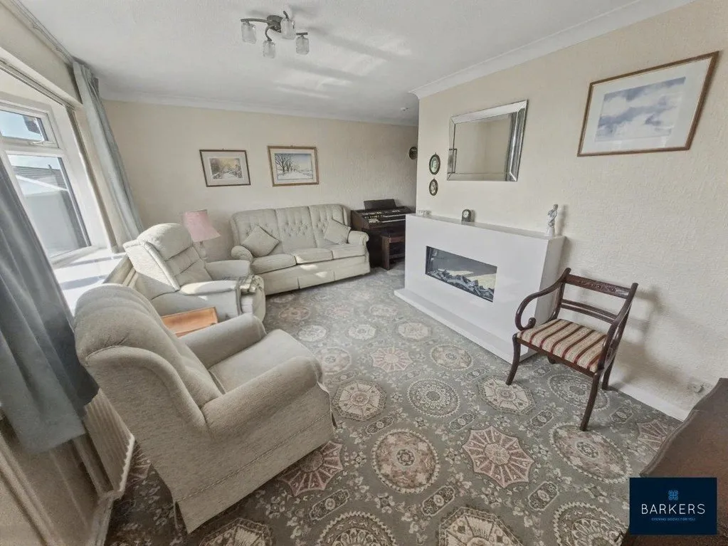 Swallow Hill, Upper Batley WF17 0QN, photo 6