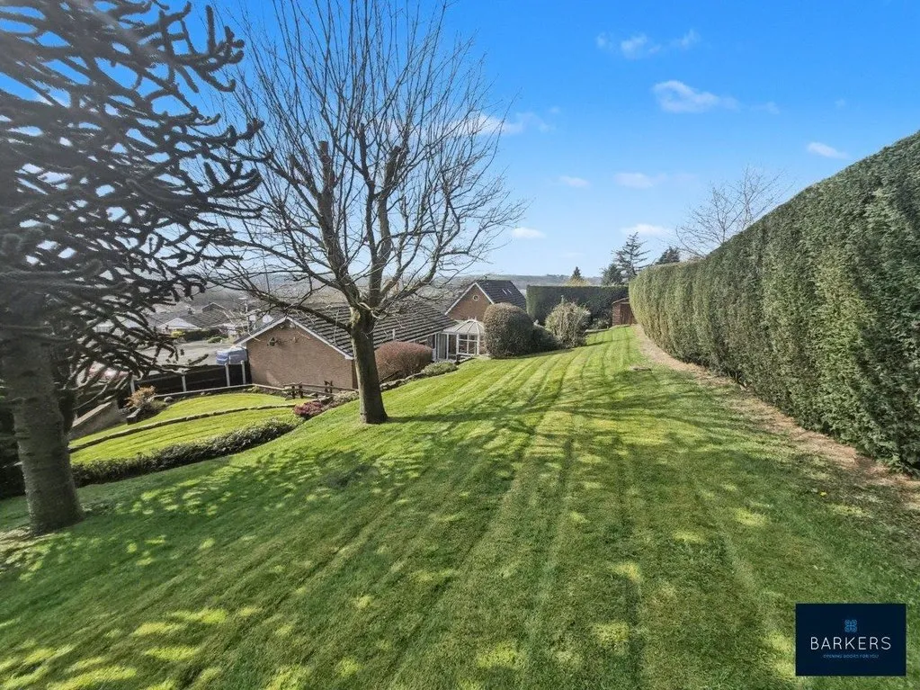 Swallow Hill, Upper Batley WF17 0QN, photo 2
