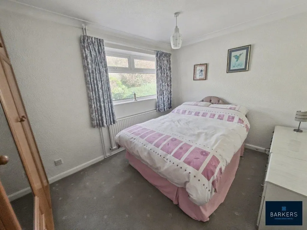 Swallow Hill, Upper Batley WF17 0QN, photo 15