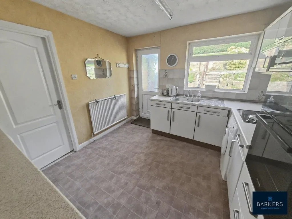 Swallow Hill, Upper Batley WF17 0QN, photo 11