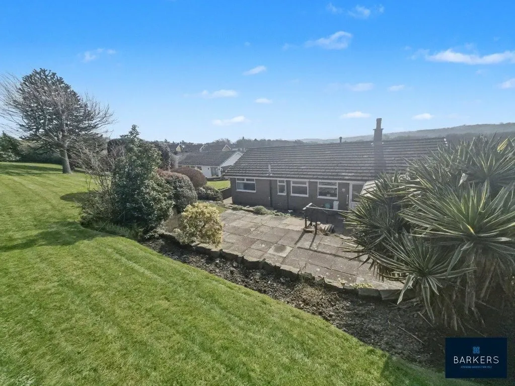 Swallow Hill, Upper Batley WF17 0QN, photo 20
