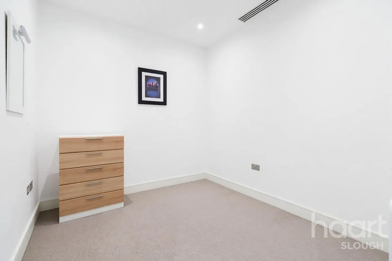 Bath Road, SL1, photo 22