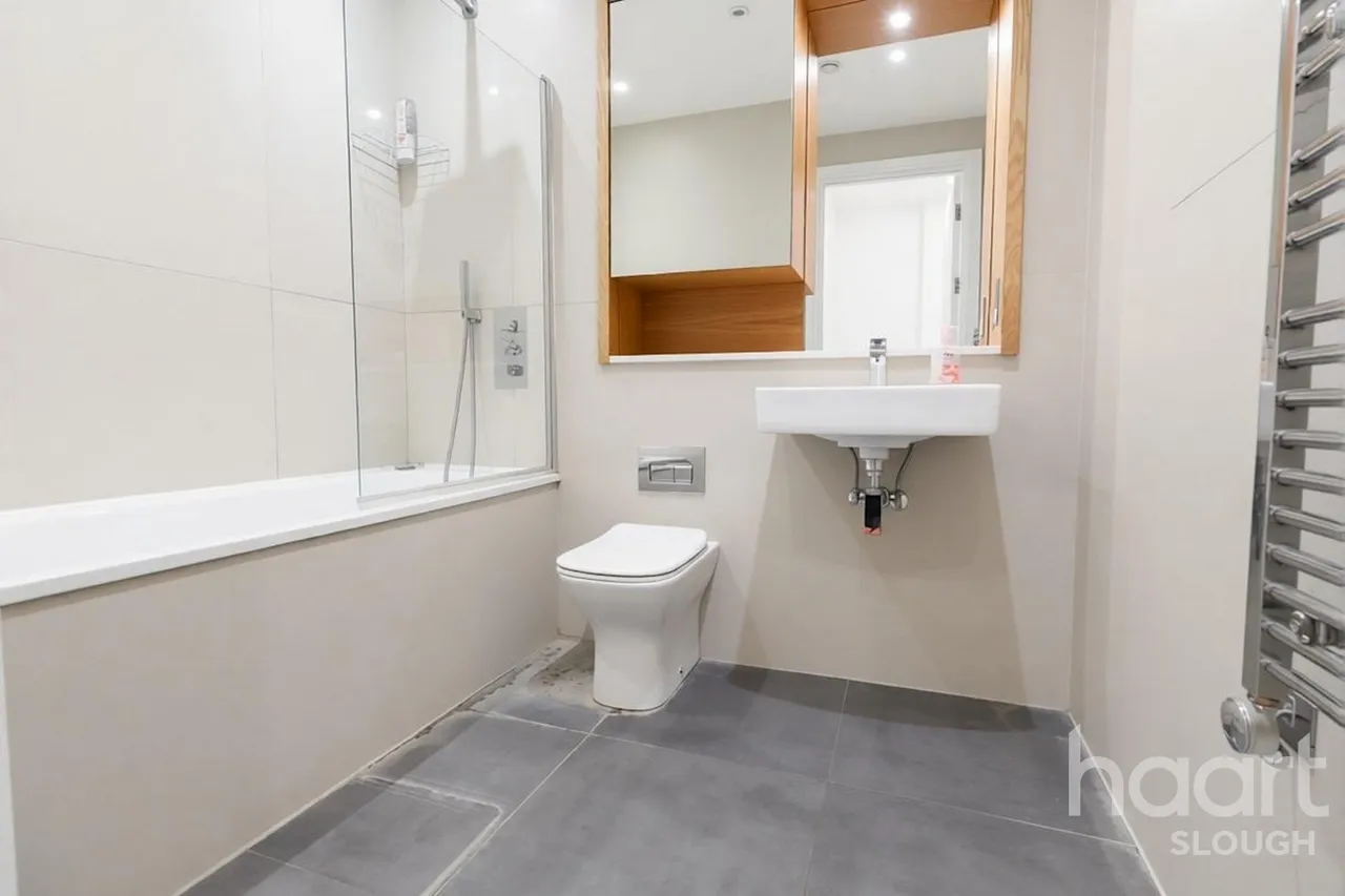 Bath Road, SL1, photo 16