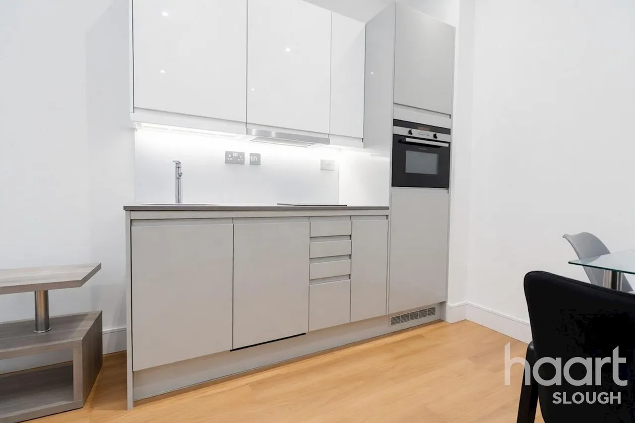 Bath Road, SL1, photo 11
