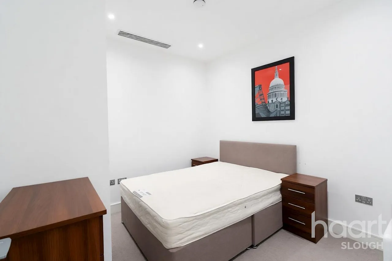 Bath Road, SL1, photo 19