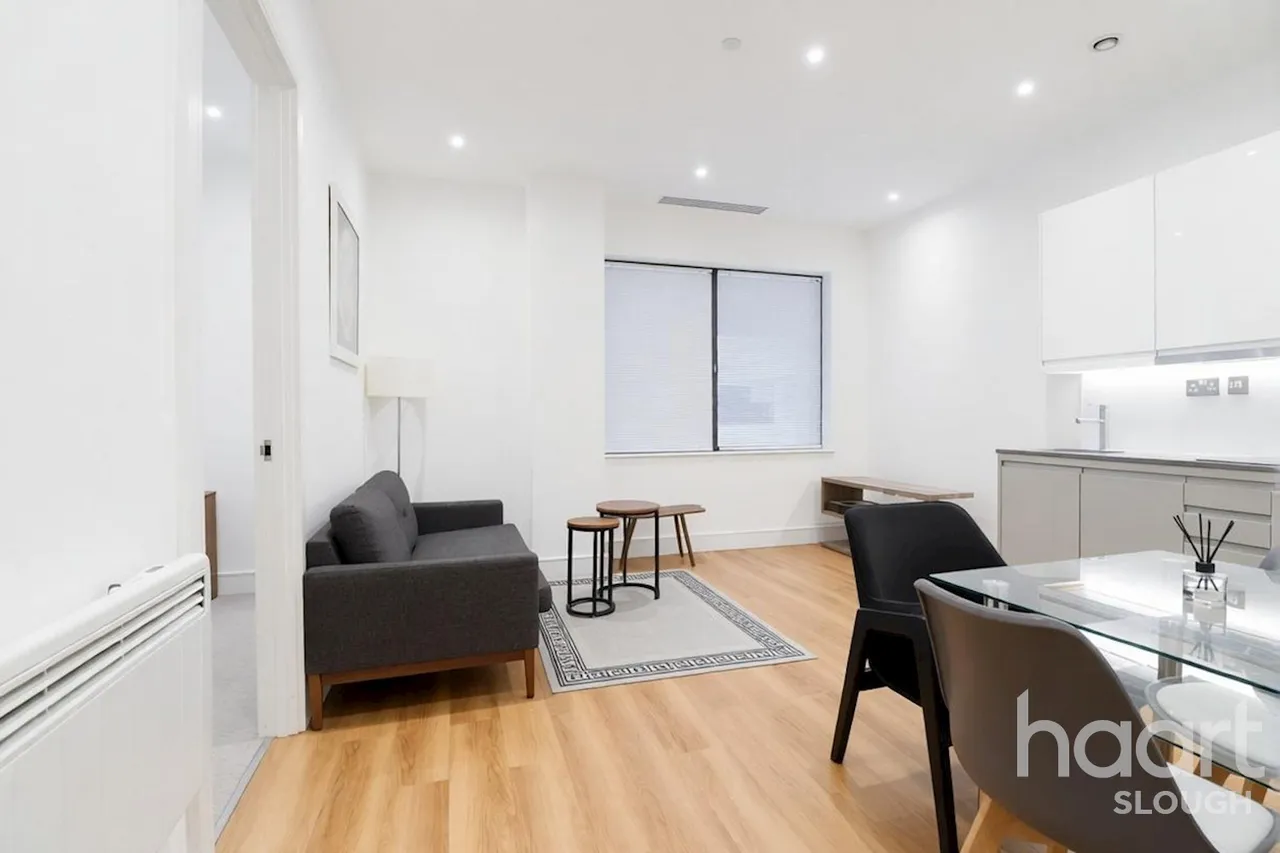 Bath Road, SL1, photo 2