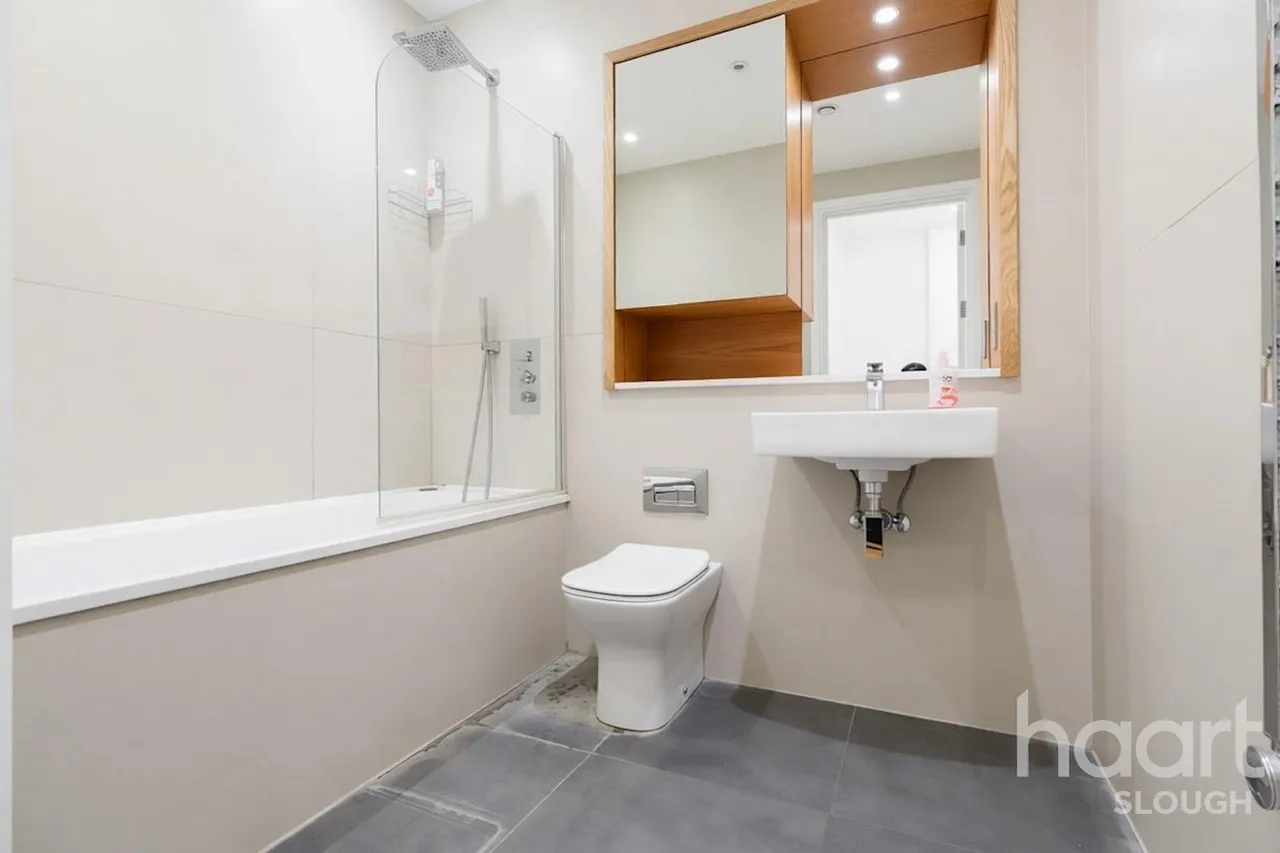 Bath Road, SL1, photo 5
