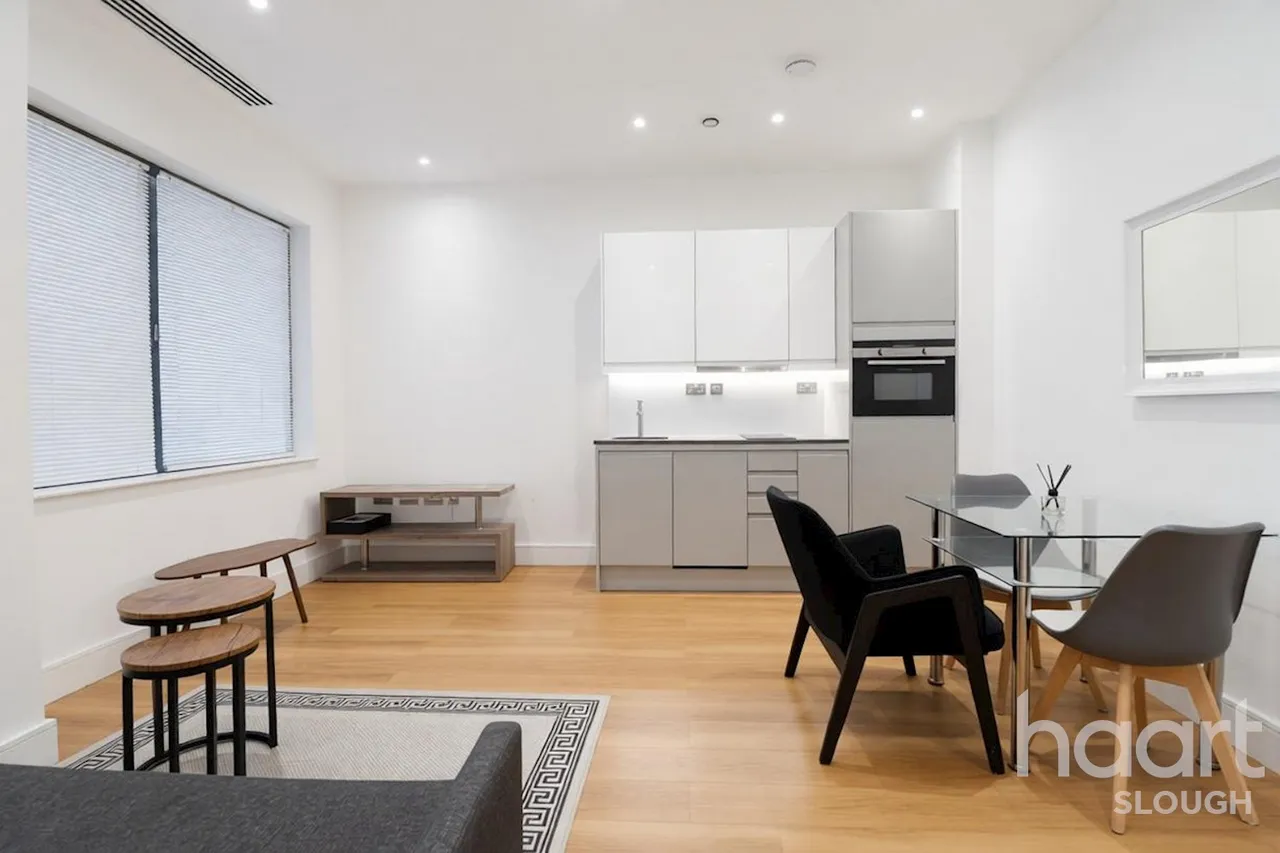 Bath Road, SL1, photo 9