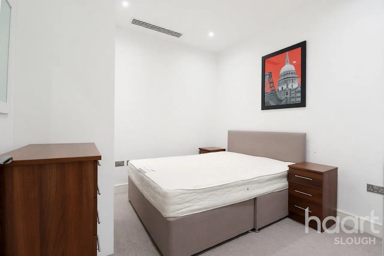 Bath Road, SL1, photo 4